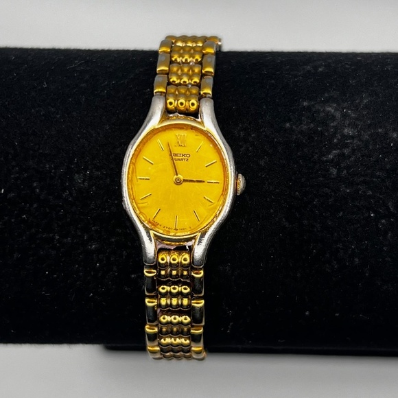 Vintage Seiko Petite Gold tone Oval Ladies Watch Working. - Picture 8 of 9